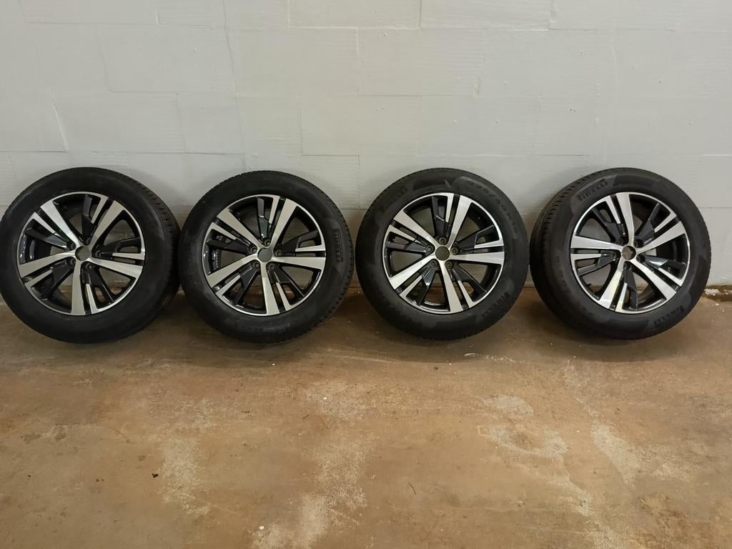 Nieuwe Pirelli banden met originele Peugeot velgen 18 inch, Auto-onderdelen, Banden en Velgen, Ophalen, 18 inch, Banden en Velgen