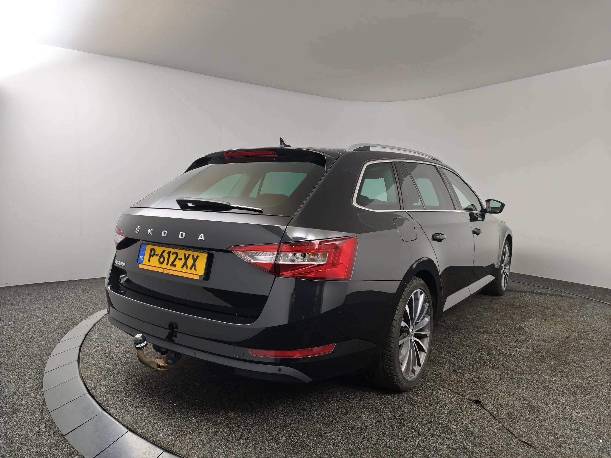 Skoda Superb Combi 1.5 TSI ACT Business Edition | Trekhaak |, Stof, 4 cilinders, 150 pk, Zwart
