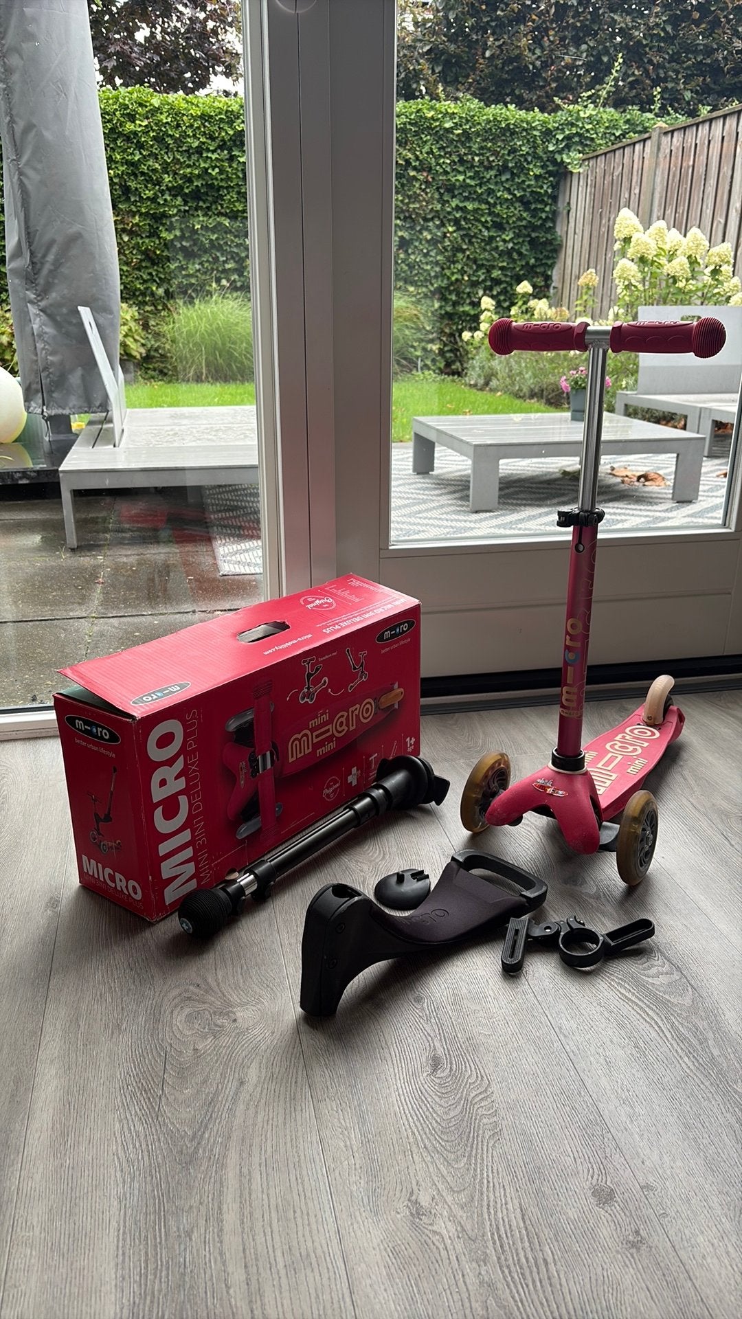 Roze micro mini stel deluxe met duwstang en zitje, Ophalen, Zo goed als nieuw, Gewone step