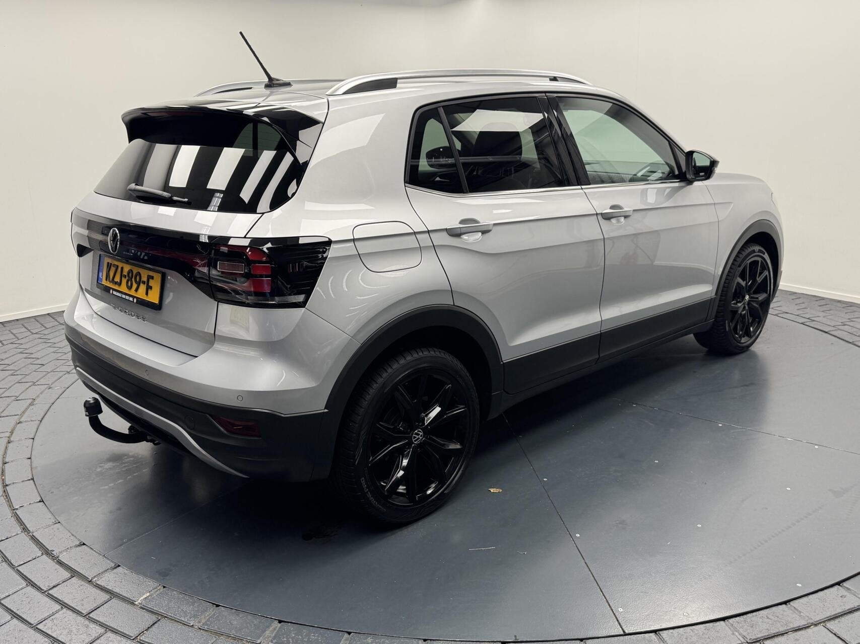 Volkswagen T-Cross 1.0 TSi Style 110PK Automaat-Trekhaak-Nav, Gebruikt, Met garantie (alle), Bedrijf, 3 cilinders