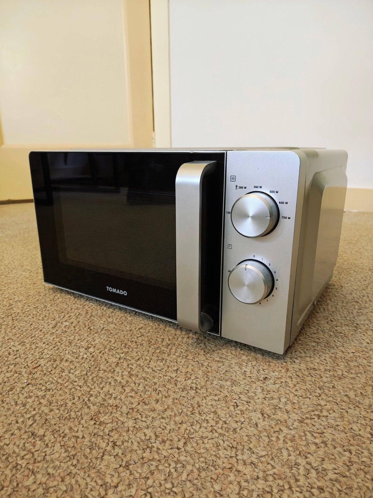 TOMADO TMS2001S Magnetron 20L - 700W - 6 standen, Gebruikt, Minder dan 45 cm, Verzenden, Magnetron