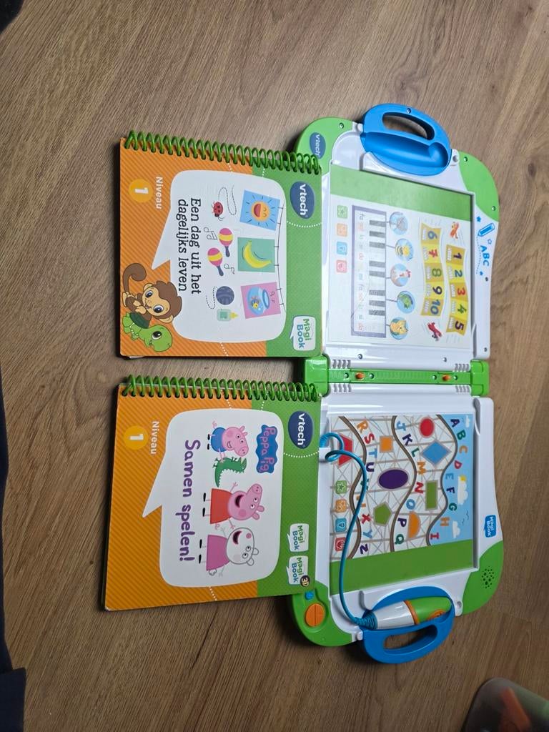 VTech MagiBook met 2 boeken: Peppa Pig en Dagelijks Leven, Ophalen of Verzenden, Gebruikt, Taal en Lezen, Met geluid
