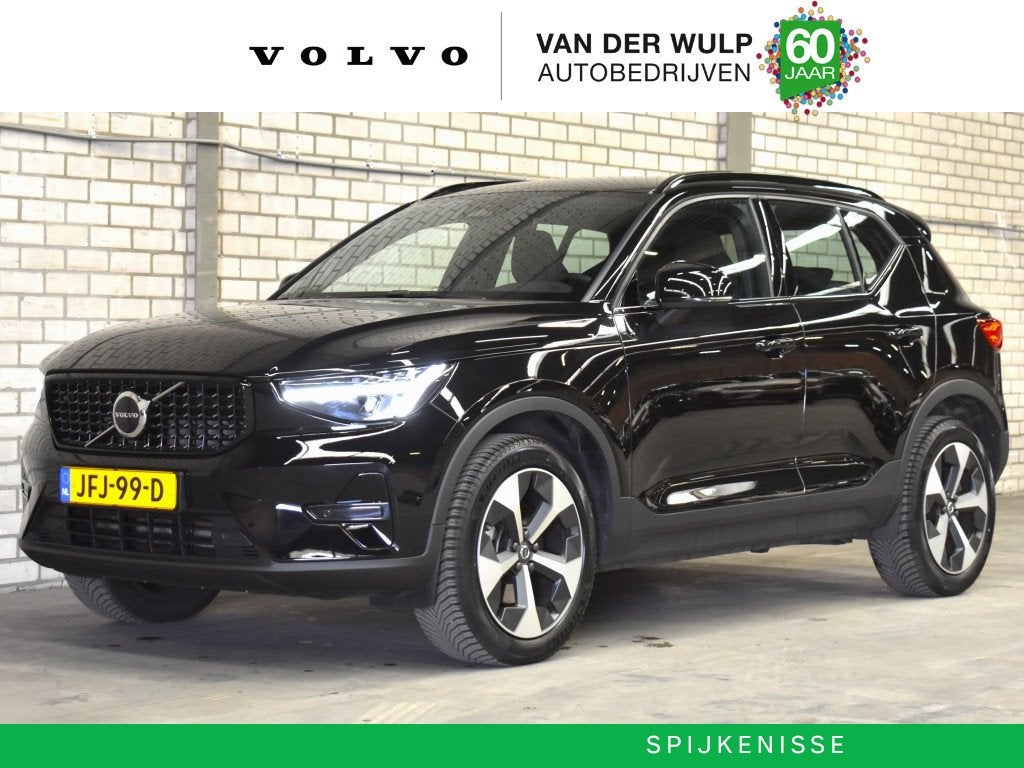 Volvo XC40 B4 197PK Plus Dark | Trekhaak | 19'' | Allseasons, Gebruikt, 4 cilinders, 24 maanden, Zwart