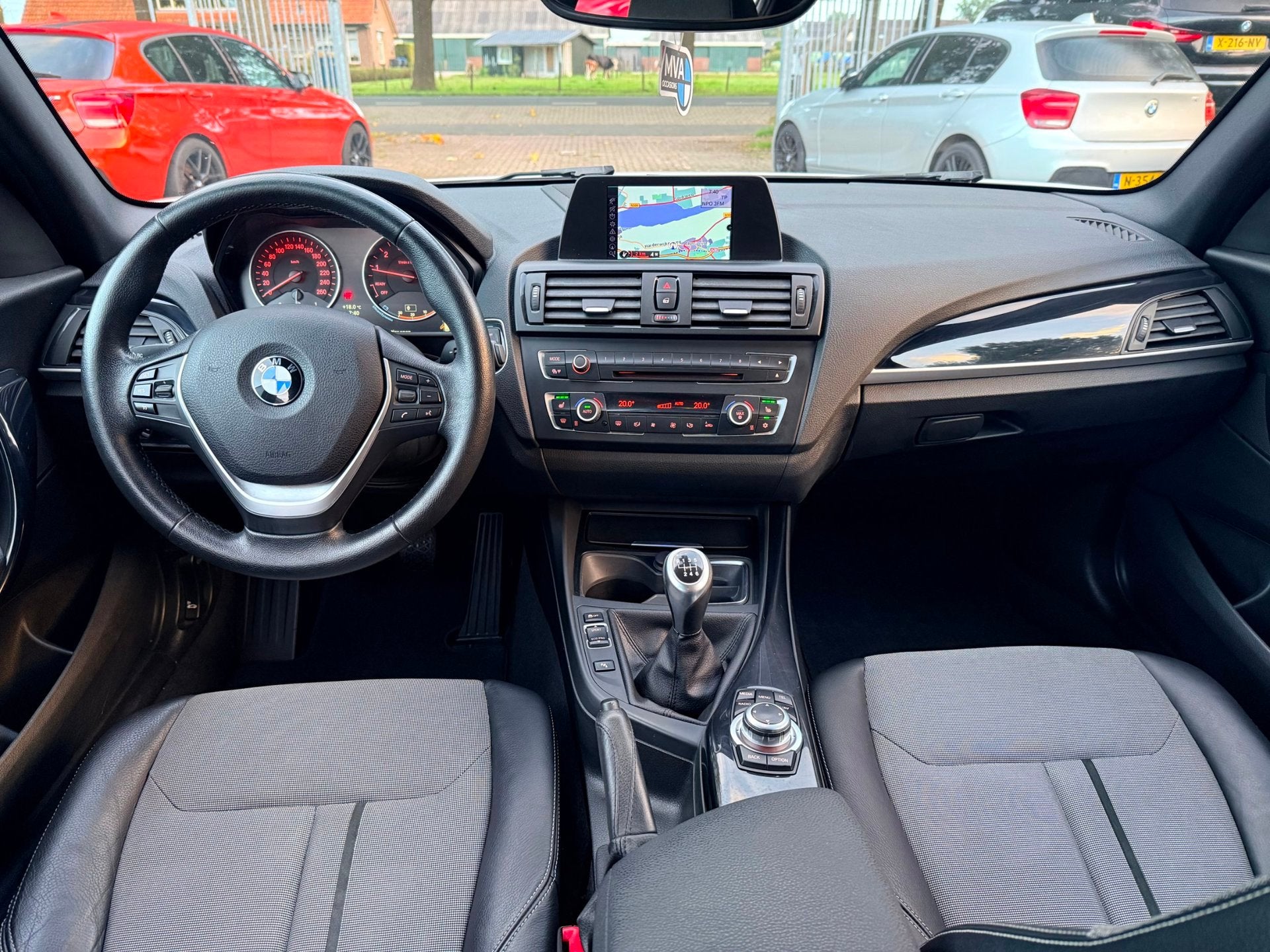 Foto 2 van BMW 1-serie 118i Business+ Urban|Distributieketting vervange