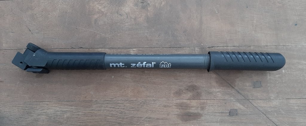 MT Zefal Plus Fietspomp, Fietsen en Brommers, Fietsaccessoires | Fietspompen, Ophalen, Zo goed als nieuw