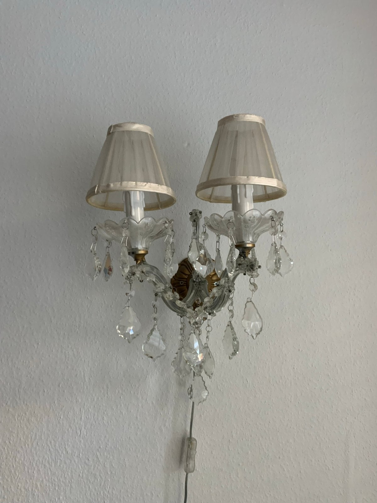 Klassieke wandlamp met kristallen en twee kappen, Ophalen, Met snoer/stekker, Gebruikt, E14 (klein)
