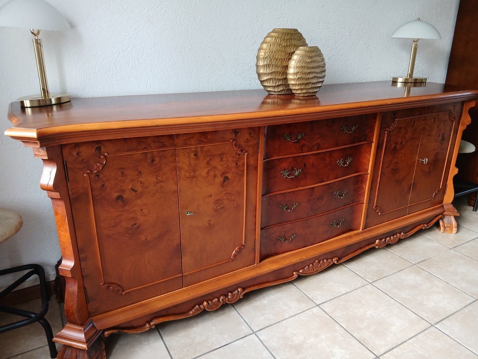 Notenkleur met wortelnoten dressoir met 4 lades en4 deuren, Ophalen