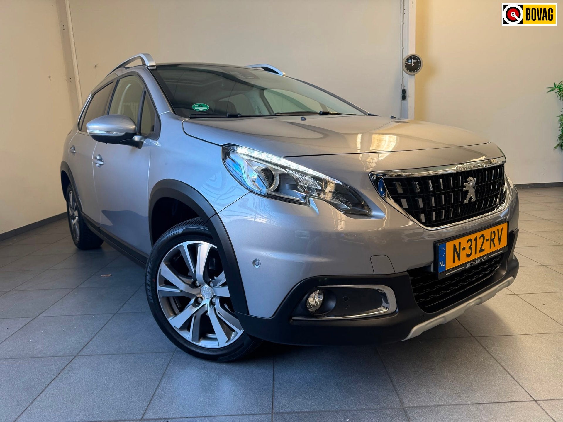 Peugeot 2008 1.2 PureTech 131pk /Pano/Carplay/Leder/stoelver, Auto's, Voorwielaandrijving, Euro 6, 1199 cc, 49 €/maand