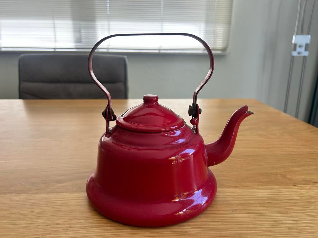 Karakteristieke rode emaille theepot - Antiek/Brocante, Antiek en Kunst, Ophalen of Verzenden