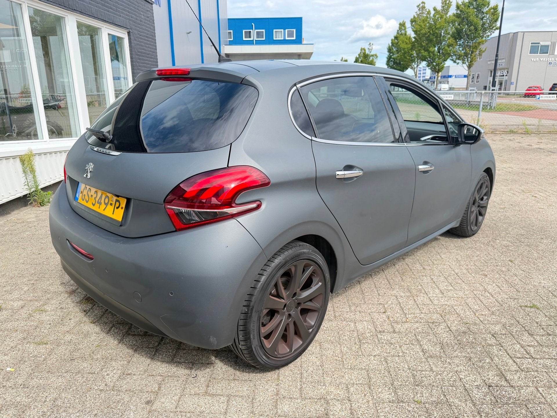 Peugeot 208