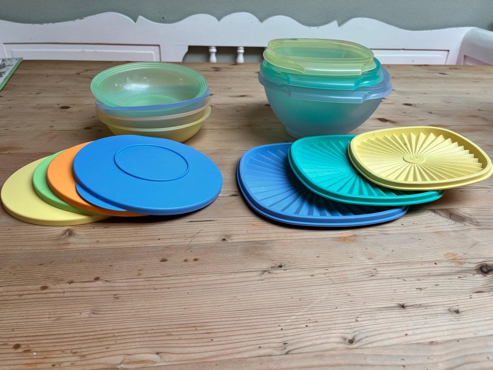 Tupperware kommen en deksels - diverse kleuren, Huis en Inrichting, Gebruikt, Overige kleuren, Luchtdicht, Ophalen of Verzenden