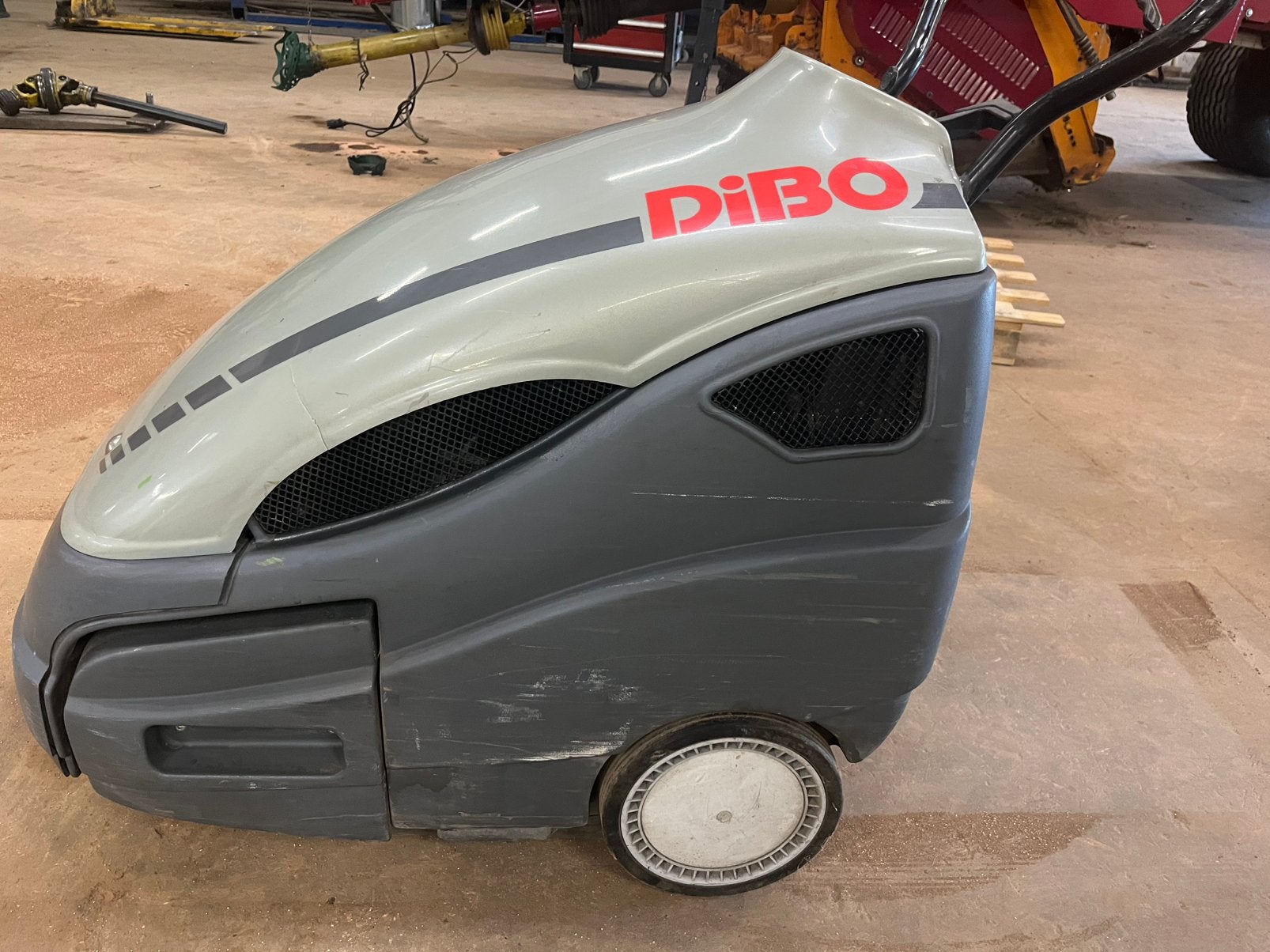 Dibo veegmachine elektr, Ophalen