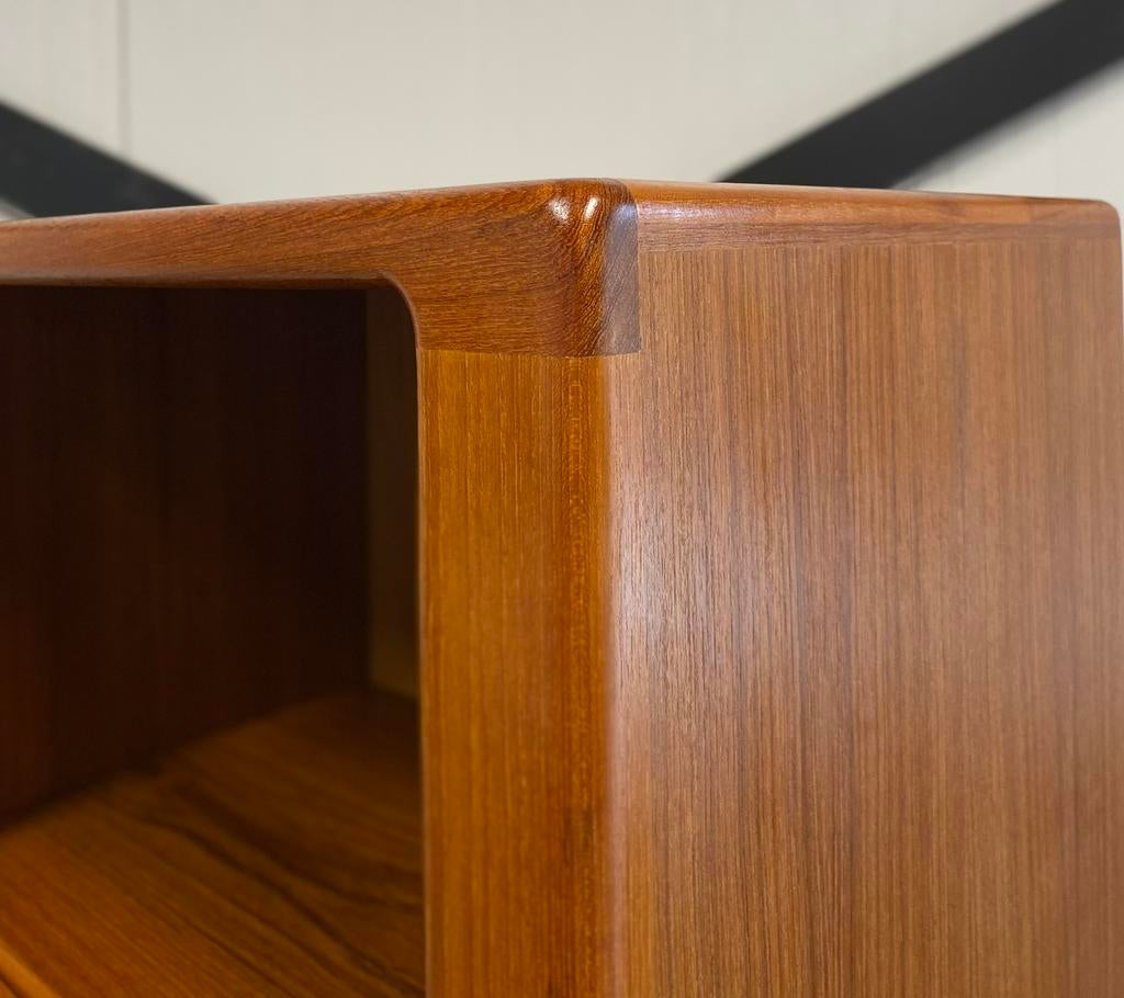 Vintage Silkeborg Vitrinekast Massief Teak Scandinavisch, Ophalen, Met deur(en), Glas, 50 tot 100 cm
