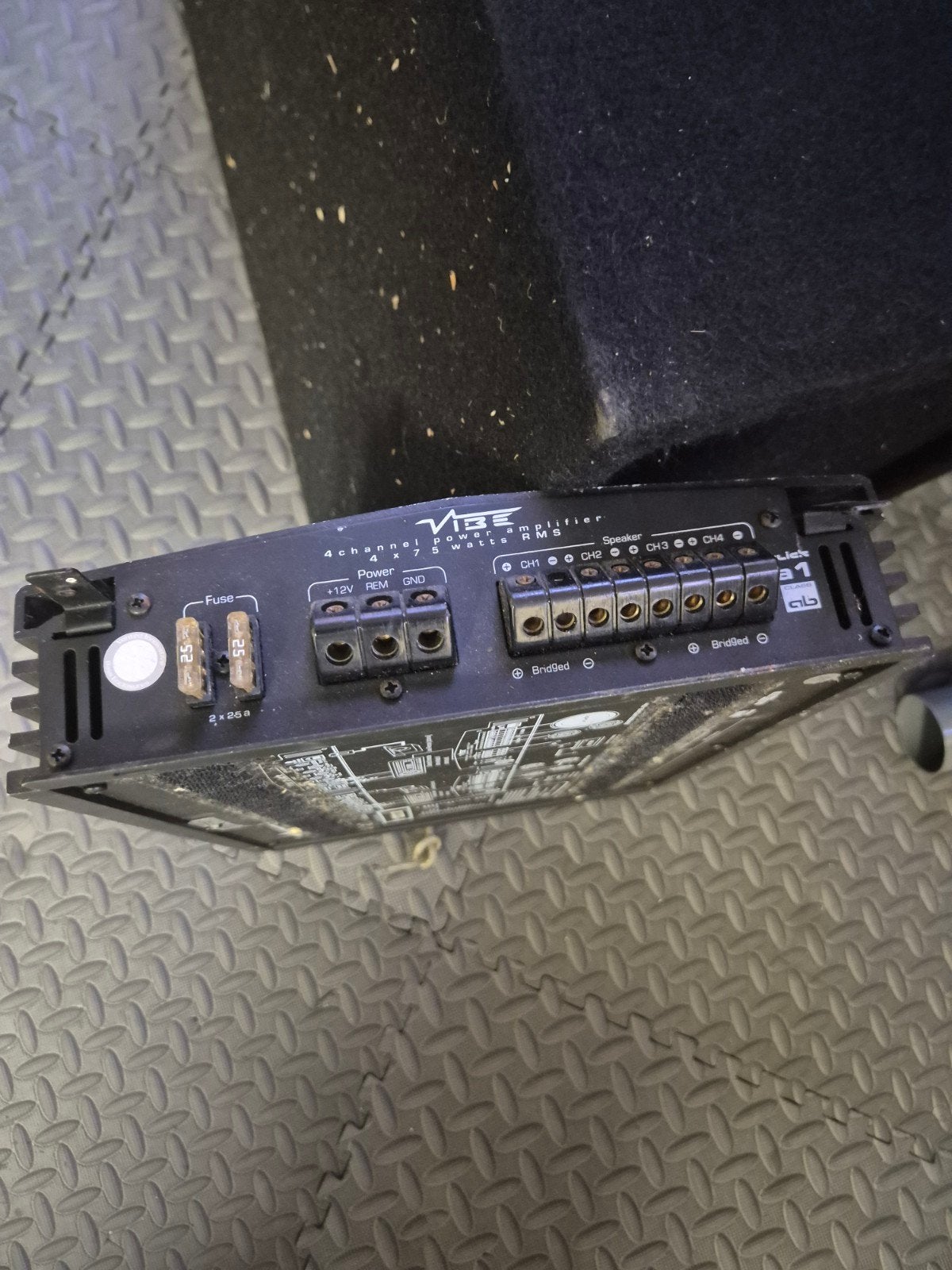 Vibe Slick 4-kanaals versterker + Alpine R-serie subwoofer, Ophalen, Gebruikt