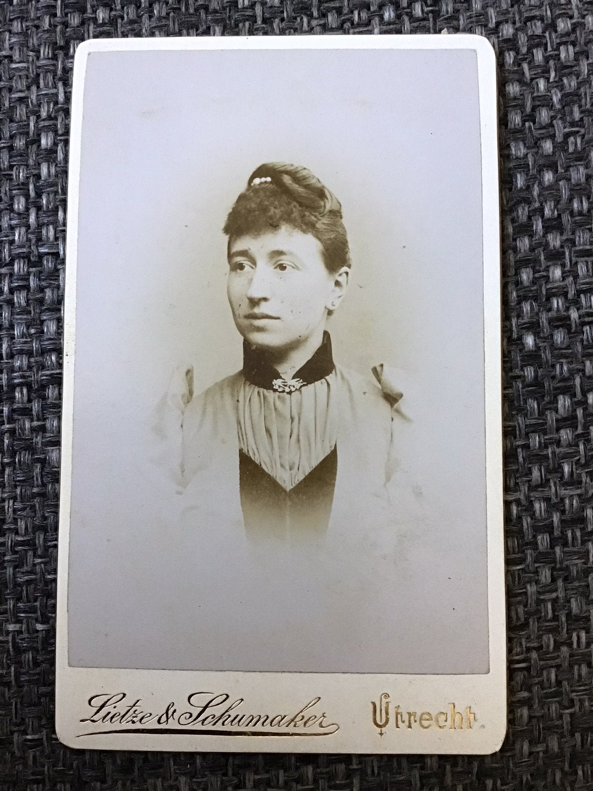 CDV, Vrouw, LIETZE & SCHUMAKER, UTRECHT, Carte de Visite, Verzamelen, Verzenden, Voor 1940, Gebruikt, Foto