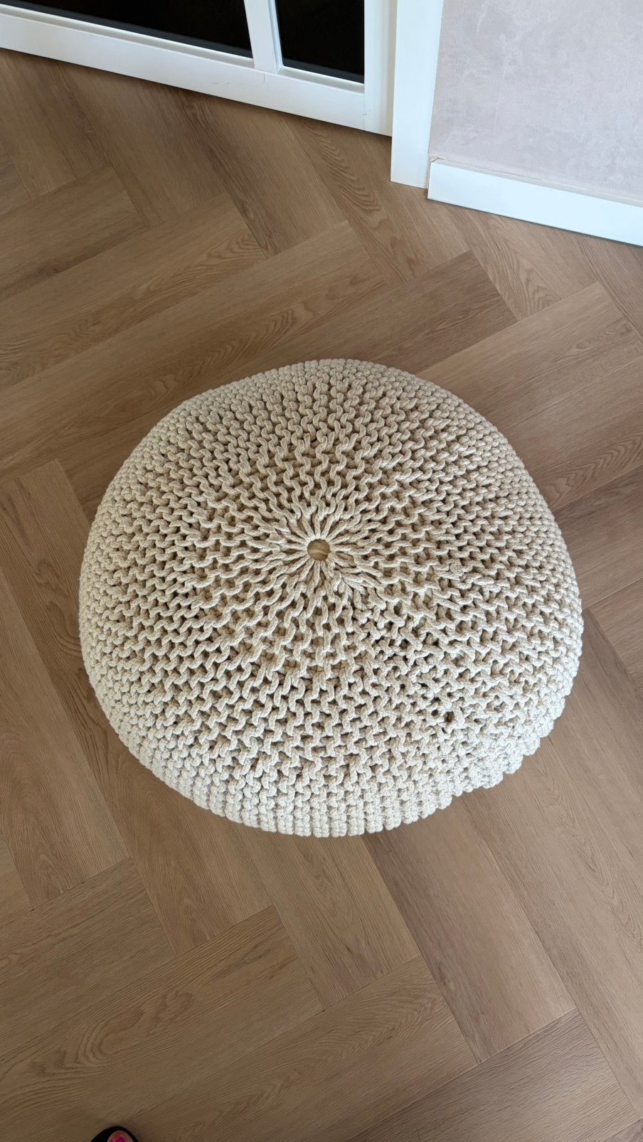 Leuke beige gehaakte poef, Huis en Inrichting, Ophalen, Zo goed als nieuw, Rond, Minder dan 50 cm