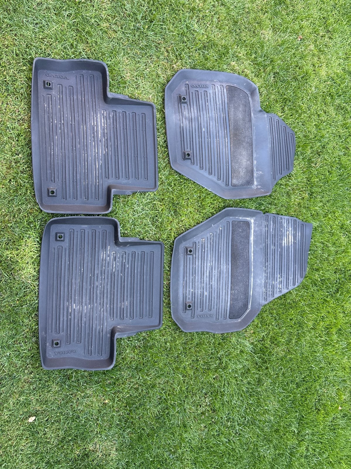 Volvo XC60 (2008-2017) rubber matten - z.g.a.n., Ophalen, Zo goed als nieuw