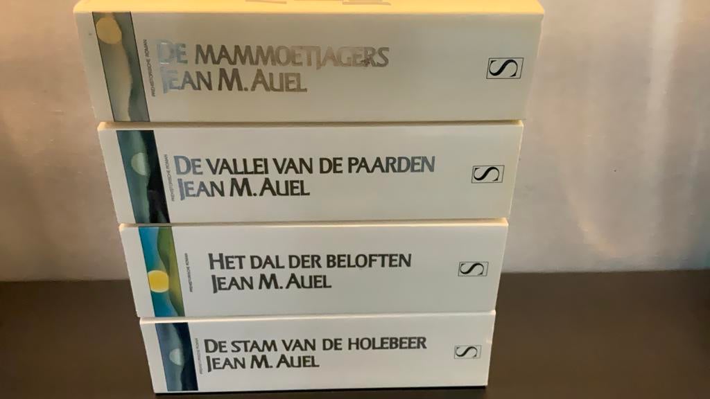 De Aardkinderen 4-delen Jean M. Auel, Boeken, Fantasy, Gelezen, Ophalen of Verzenden