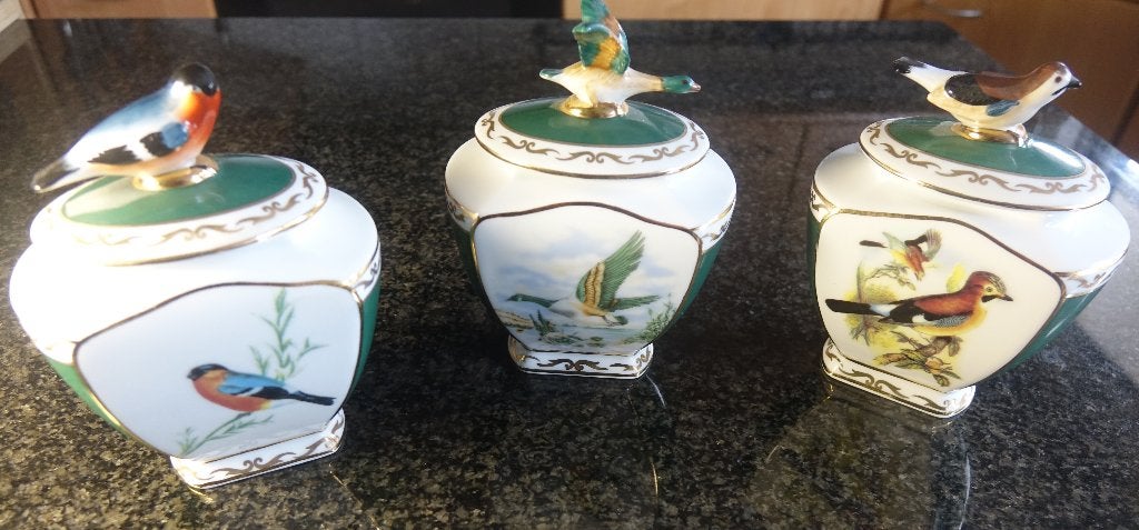 Set van 3 porseleinen vintage vaasjes met vogelafbeeldingen, Antiek en Kunst, Ophalen of Verzenden