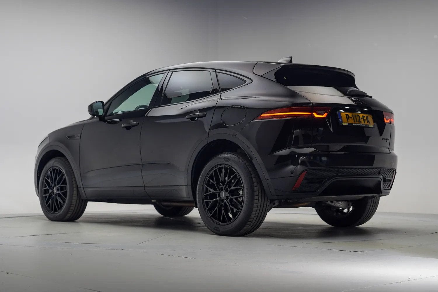Jaguar E-Pace P300e PHEV 1.5 R-Dynamic SE [ Panorama Leder N, Auto's, Jaguar, Automaat, 2102 kg, Zwart, Bedrijf
