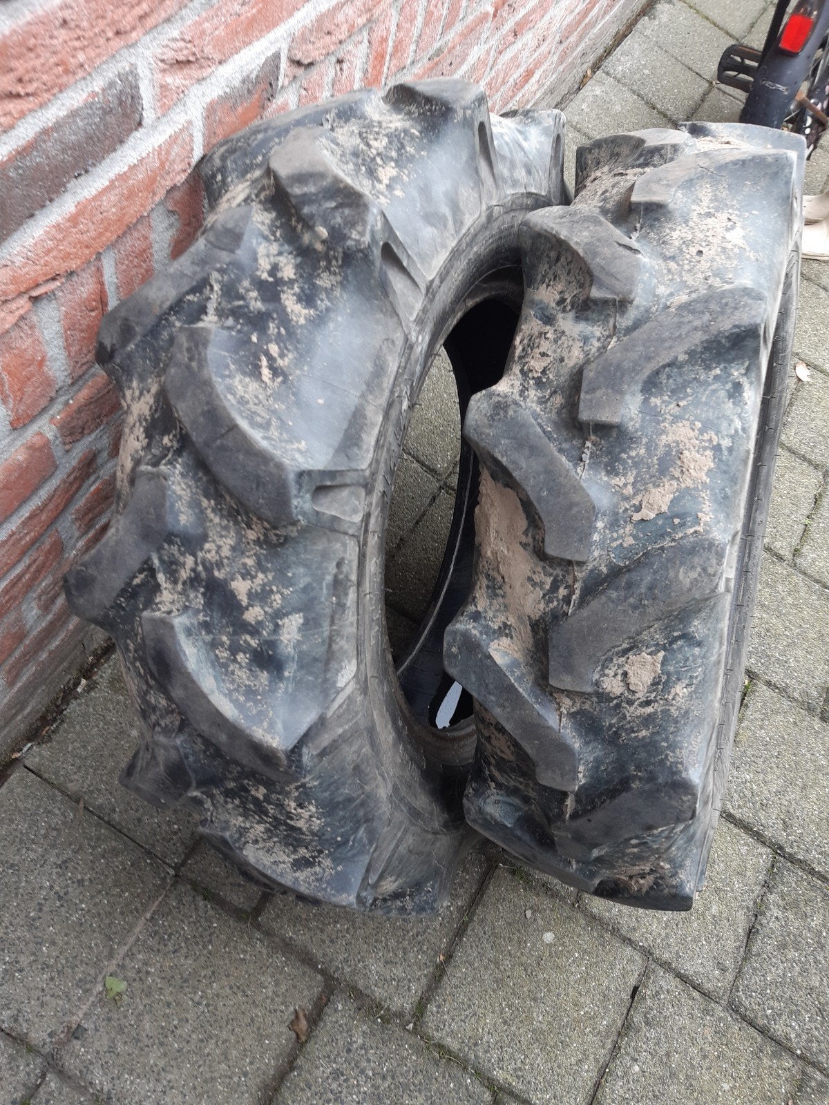 achterbanden 8.00-16 komen van Kubota B7000, Tuin en Terras, Ophalen, Gebruikt, 50 cm of meer