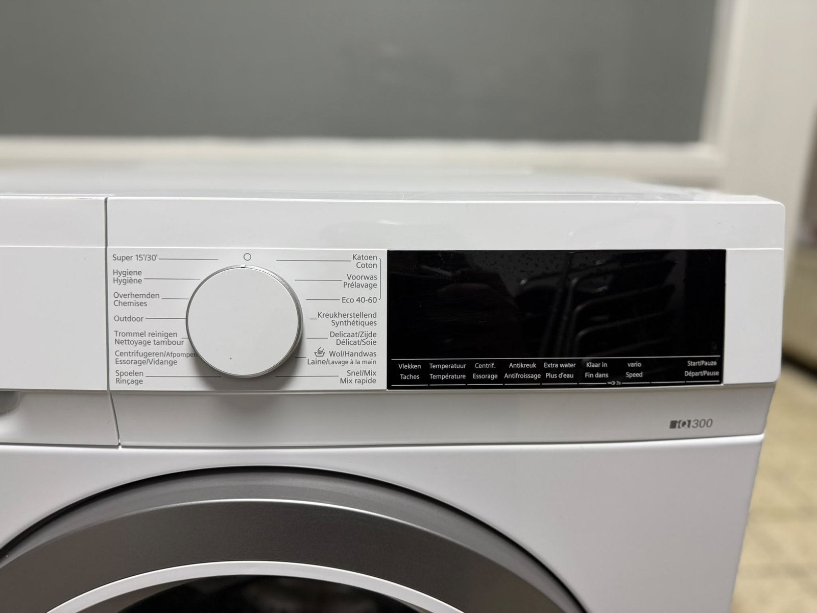 Foto 3 van Siemens iQ300 iSensoric 9KG Wasmachine