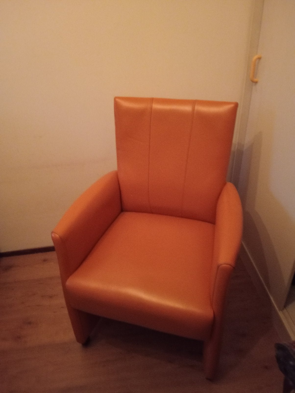 Vintage Oranje Stoel - Comfortabel en Stijlvol, Huis en Inrichting, Fauteuils, Ophalen, Stof, Gebruikt, 75 tot 100 cm