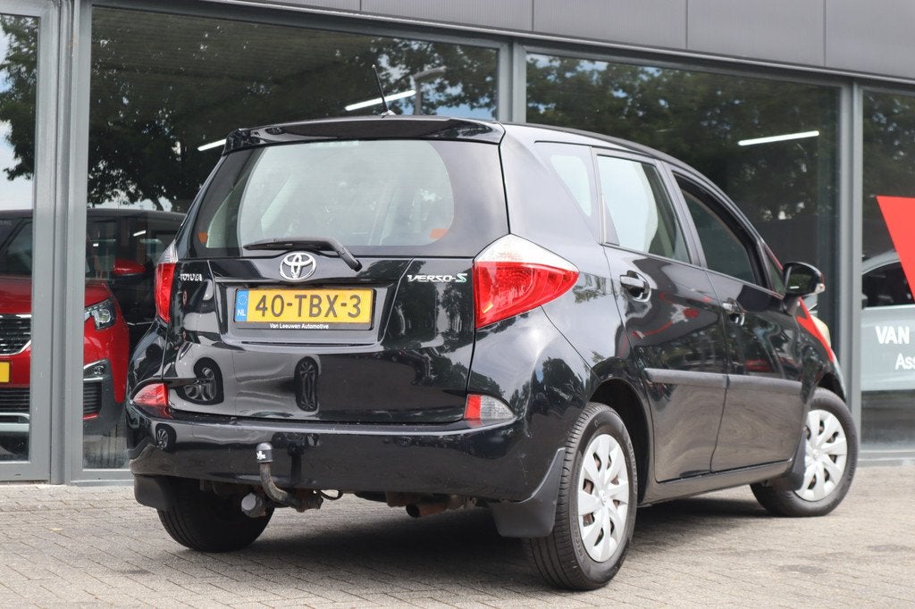 Toyota Verso-S 1.3 VVT-i Aspiration | Automaat | Trekhaak, Auto's, Toyota, Euro 5, Gebruikt, Zwart, Bedrijf