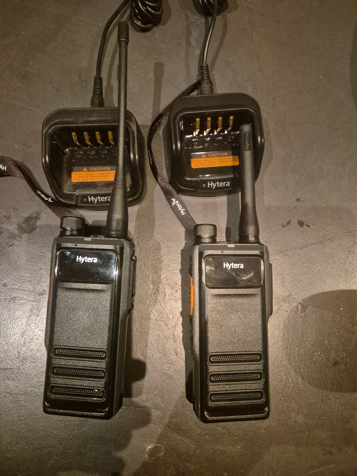 2x Hytera HP605 um Portofoons met Opladers, Ophalen of Verzenden, Zo goed als nieuw, Portofoon of Walkie-talkie, Met broekklem