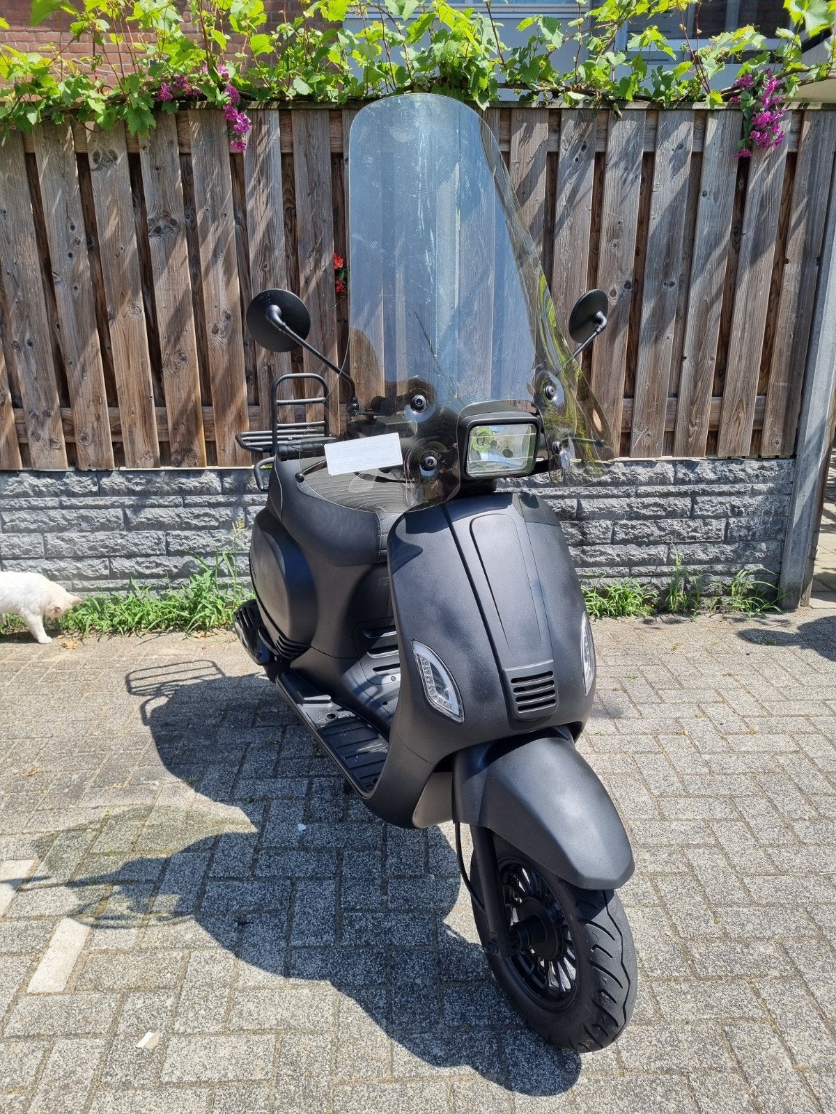 Senzo snor scooter 4T vespalook (btc riva berini), Fietsen en Brommers, Snorfietsen en Snorscooters, Zo goed als nieuw, Overige merken