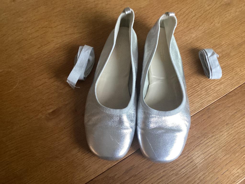 Ballerina’s zilver maat 39, Ab Donkers, Overige kleuren, Gedragen, Ballerina's
