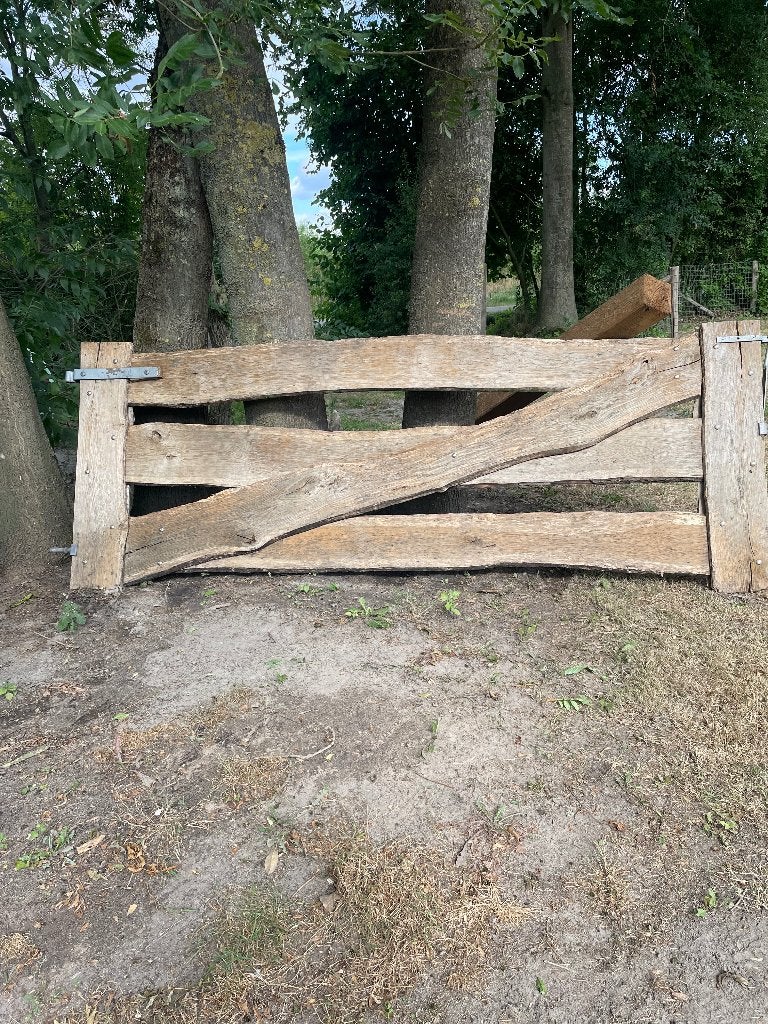 Twee eikenhouten hekwerken met schaaldelen, Ophalen, Met poort, Gebruikt, Tuinhek
