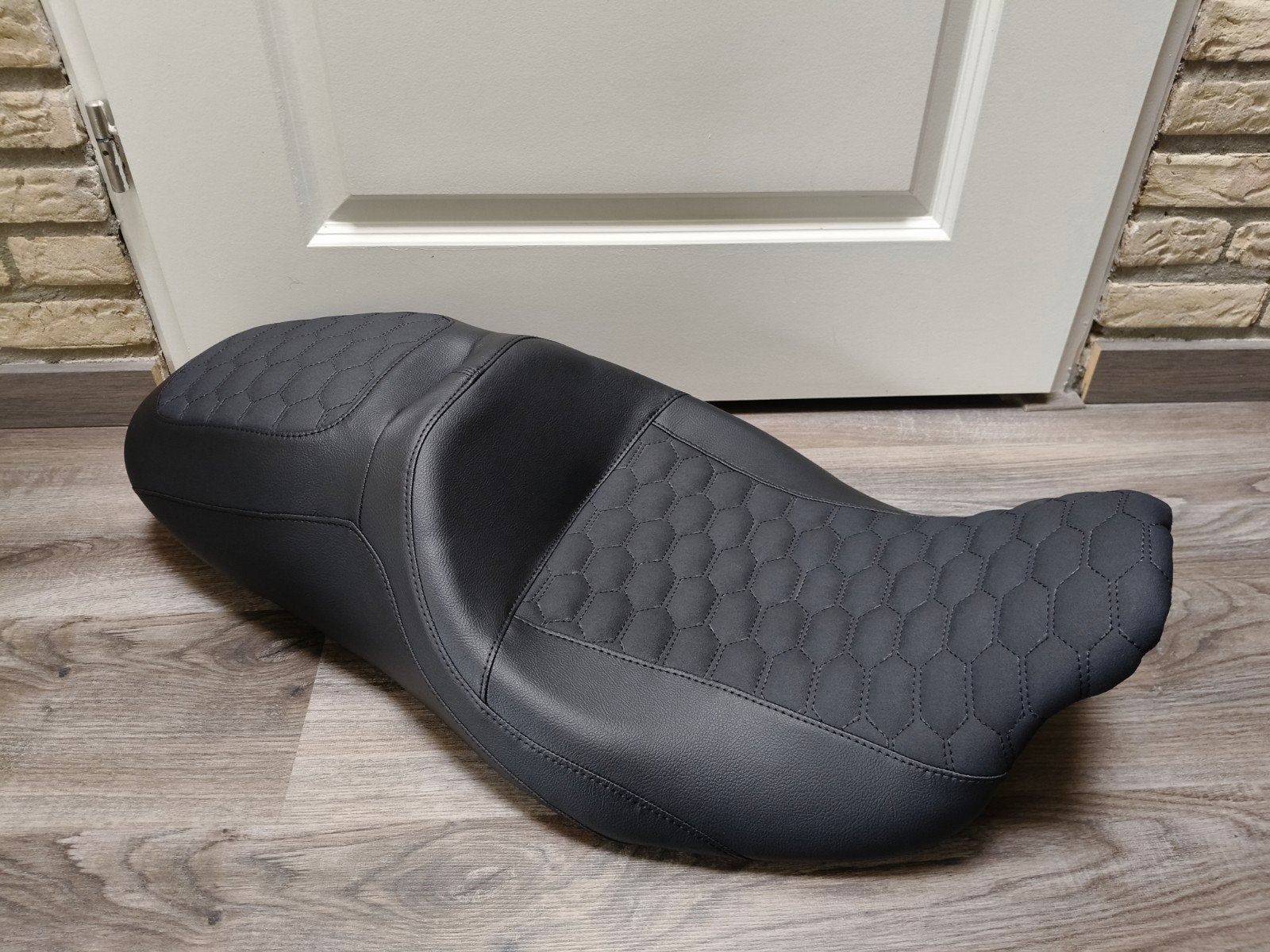 Custom OEM zadel Harley Davidson Touring, Motoren, Onderdelen | Harley-Davidson, Nieuw, Ophalen of Verzenden