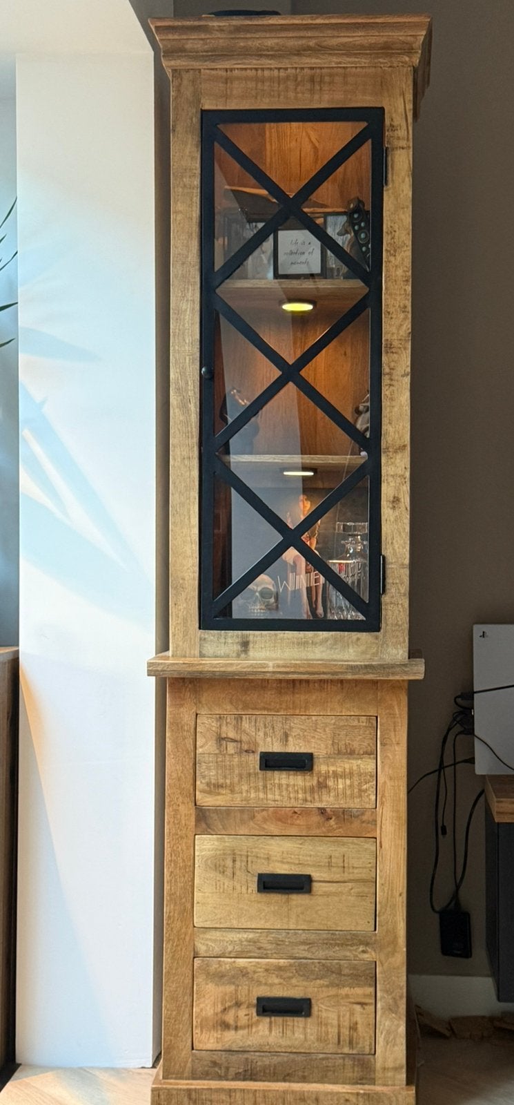 Massief mango houten buffetkast , licht ,lades , glazen deur, Huis en Inrichting, 200 cm of meer, Zo goed als nieuw, Met lade(s)