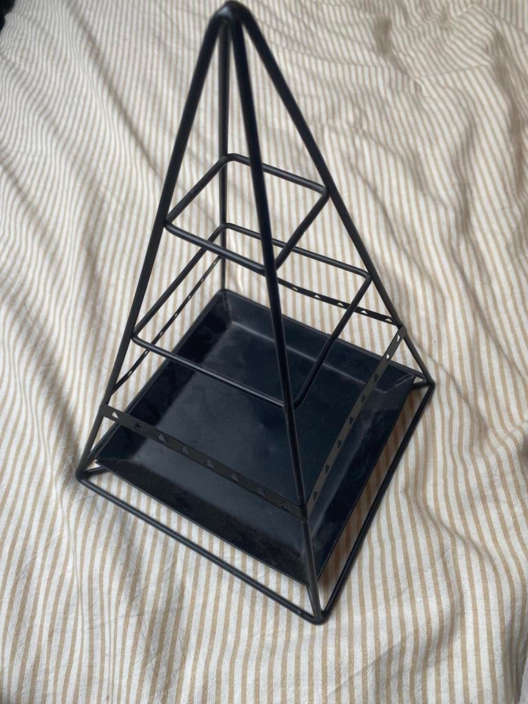 Zwarte piramide sieradenhouder - Metaal, Ophalen of Verzenden, Gebruikt, Zwart, Metaal
