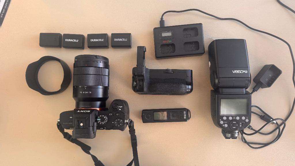 Sony A7 II Set – Slechts 4326 kliks! + Zeiss 24-70mm f/4, Spiegelreflex, Ophalen of Verzenden, Zo goed als nieuw, Sony