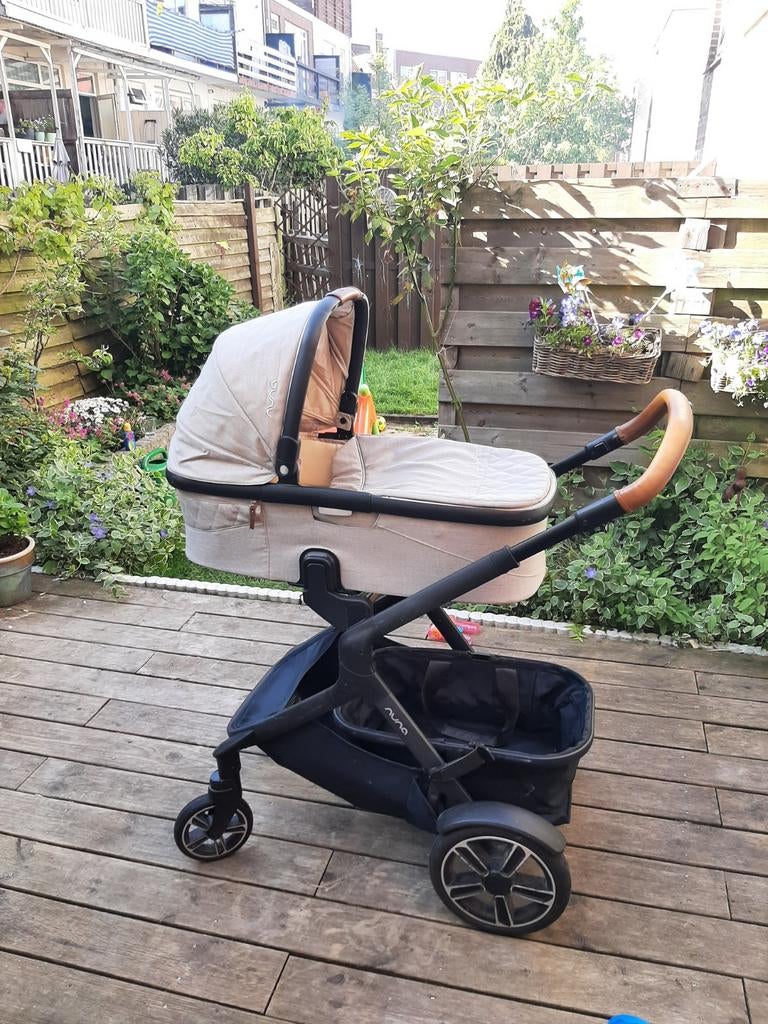 Nuna Demi Grow kinderwagen met reiswieg, Zo goed als nieuw, Combiwagen, Verstelbare duwstang, Ophalen
