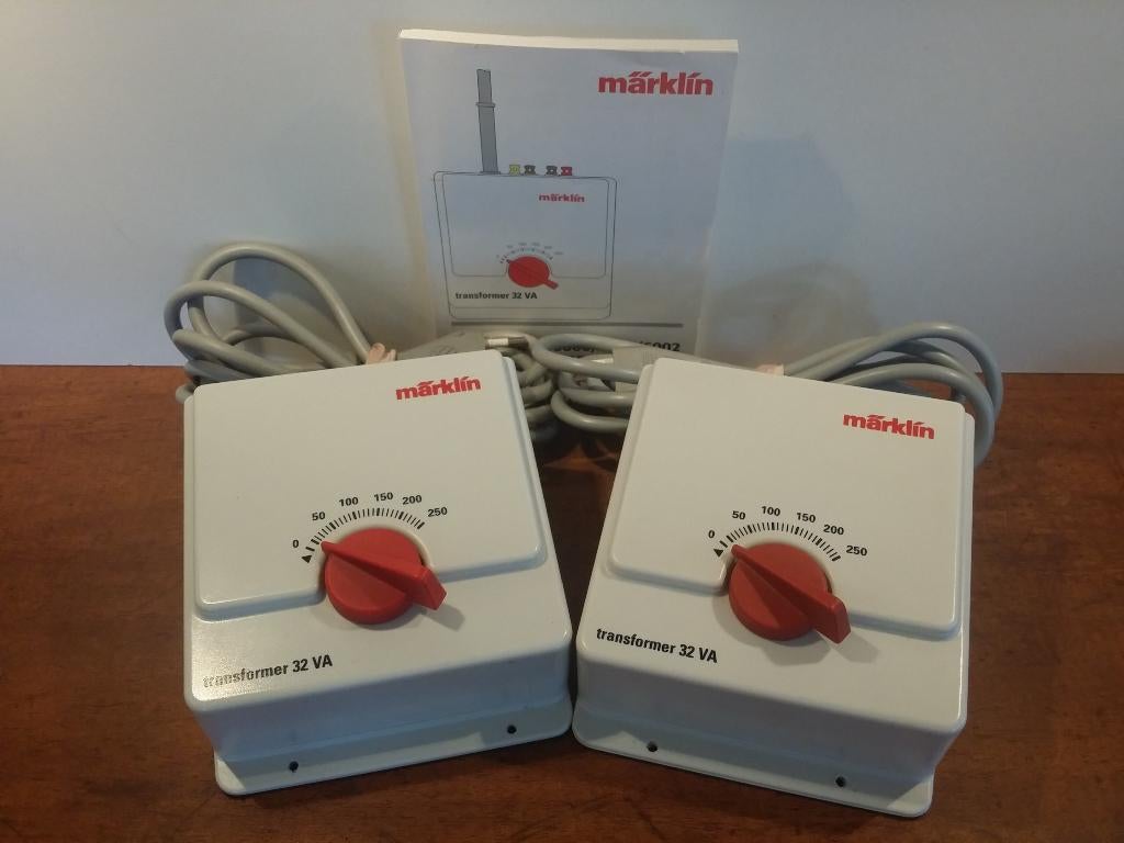 * NIEUWSTAAT * 2 x Märklin 6647 32VA TRAFO + Boekje **, Ophalen of Verzenden, Zo goed als nieuw, Analoog, Märklin