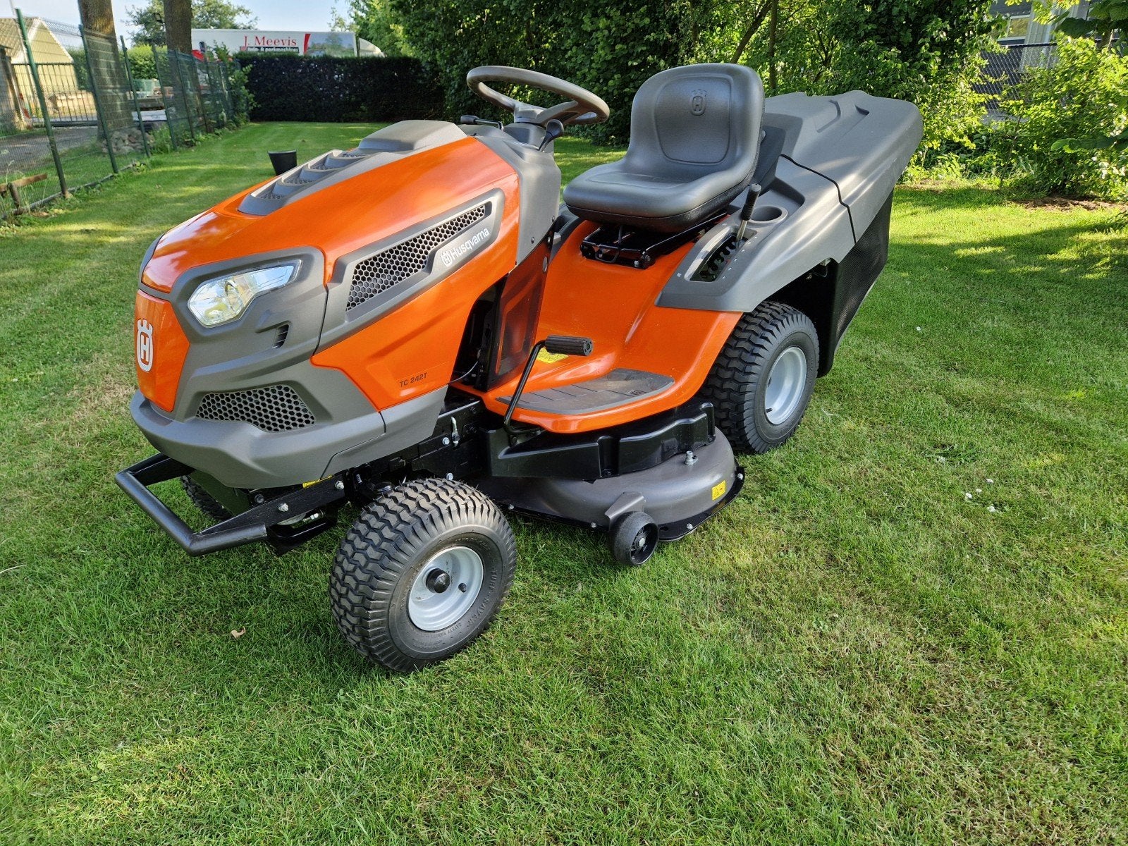 Zo goed als nieuwe TC242T zitmaaier! 38 uur op de teller!, Tuin en Terras, Zitmaaiers, Ophalen, Zo goed als nieuw, Opvangbak, 90 tot 120 cm