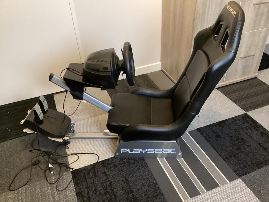 Playseat Revolution racestoel met stuur en pedalen ZGAN, Ophalen, 1 speler, Racen en Vliegen, Zo goed als nieuw