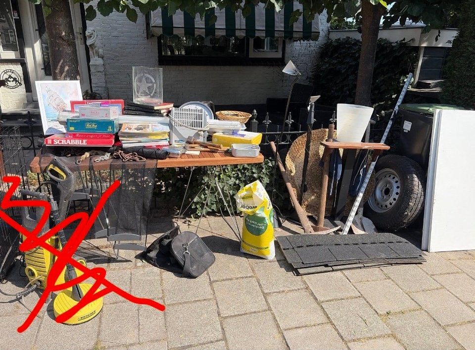 Garage opruiming Rommelmarkt spullen, Ophalen