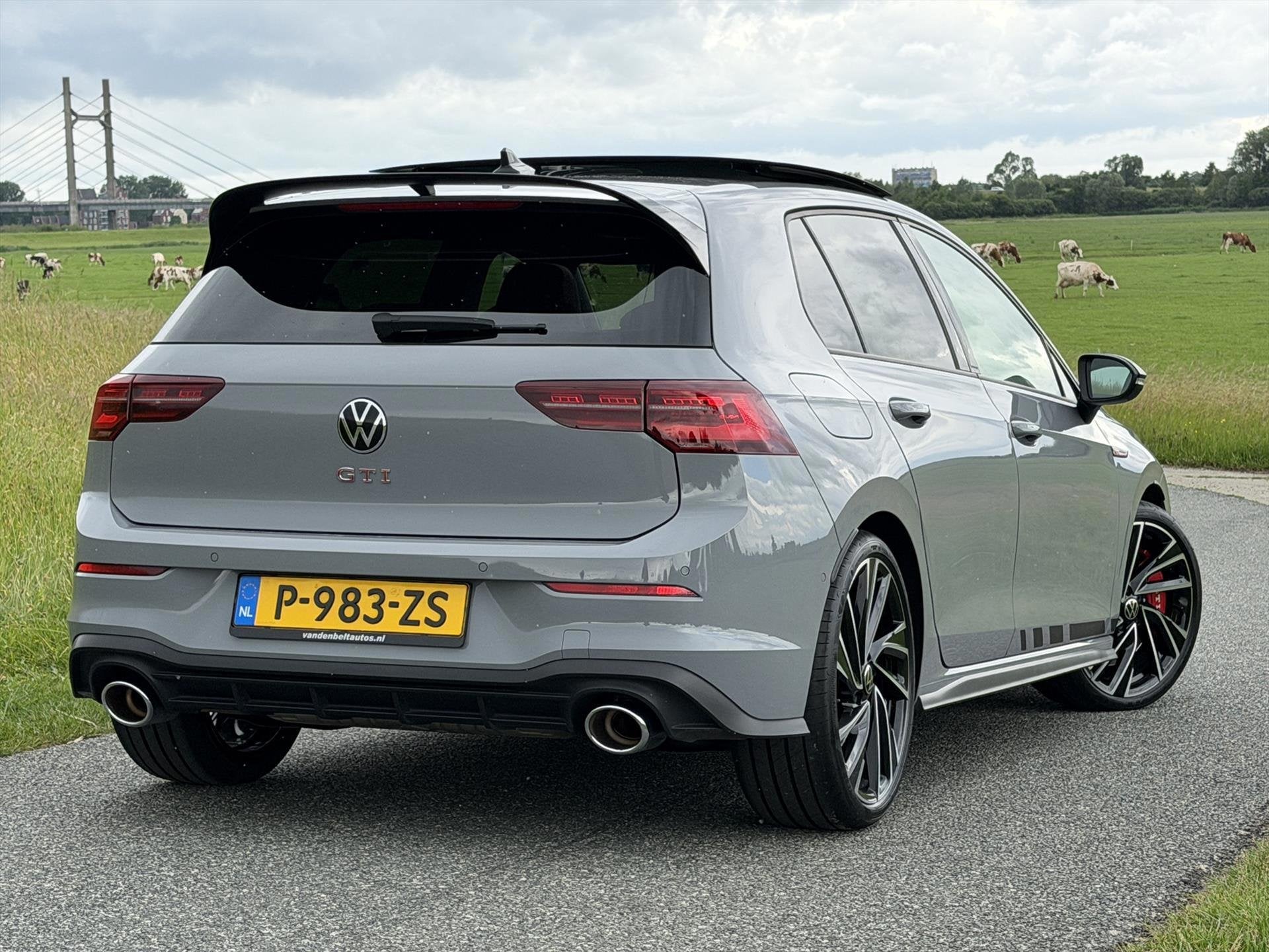 Volkswagen Golf 8 2.0 TSI GTI Clubsport 300PK |Pano |Nürbur, 15 km/l, Gebruikt, 4 cilinders, 1984 cc