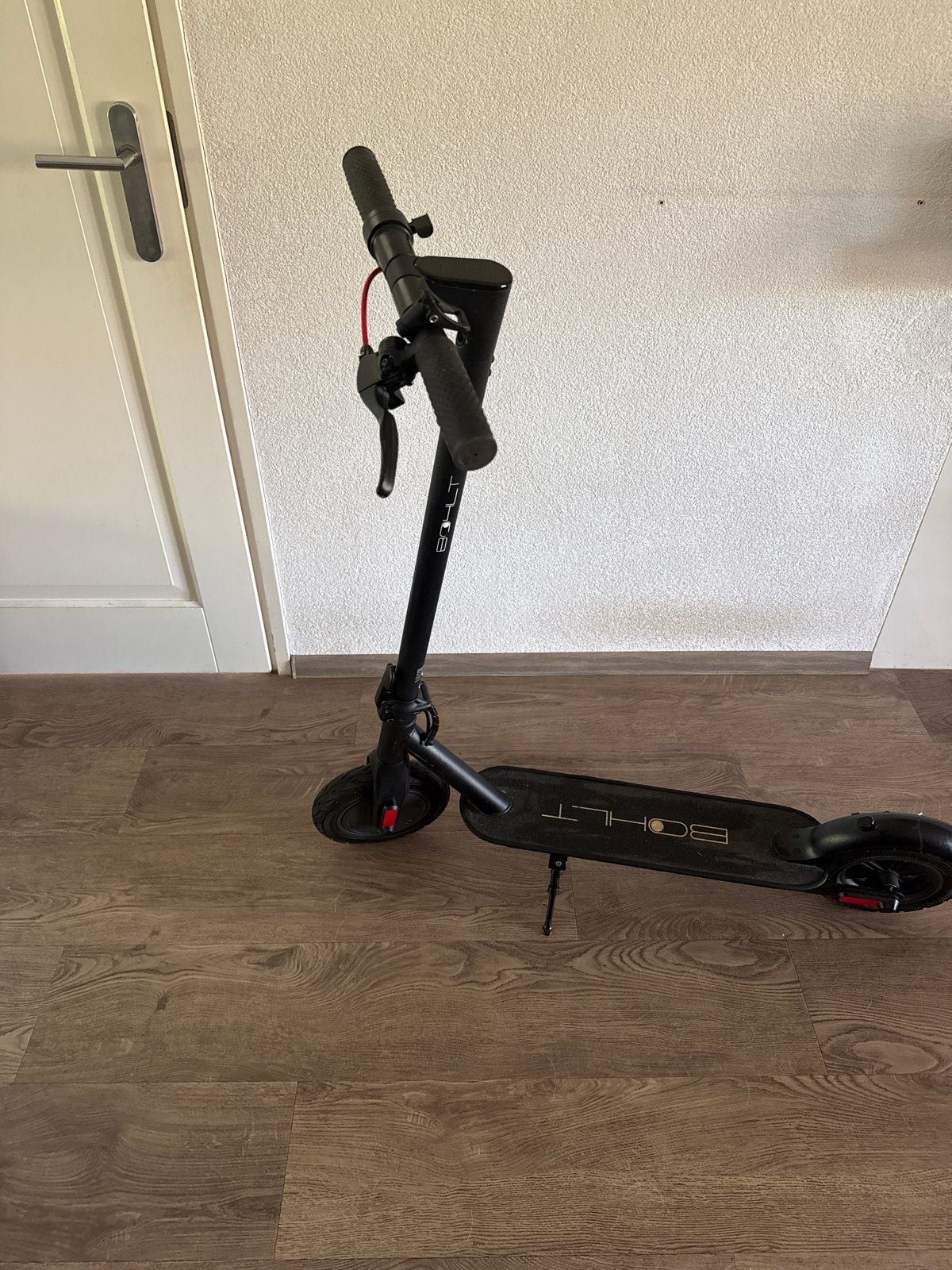 Bohlt elektrische step met lader, slechts 70 km gereden, Fietsen en Brommers, Steps, Zo goed als nieuw, Elektrische step (E-scooter)