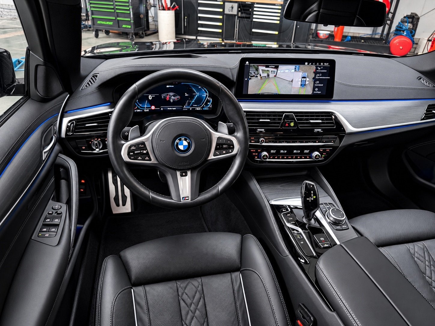 BMW 5-serie 545e xDrive M-sport Business Edition Plus |HUD|P, Auto's, Dealer onderhouden, Gebruikt, 2000 kg, 120 €/maand