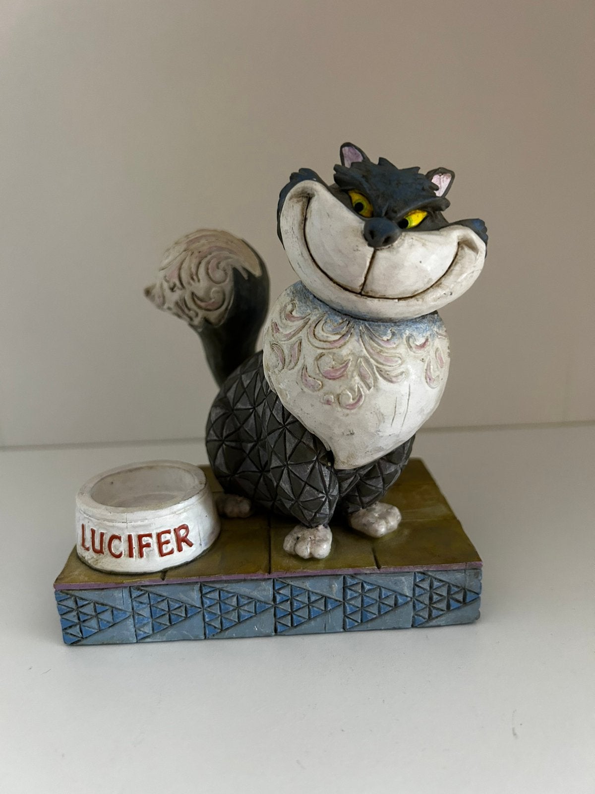 Disney traditions Lucifer, Ophalen, Zo goed als nieuw