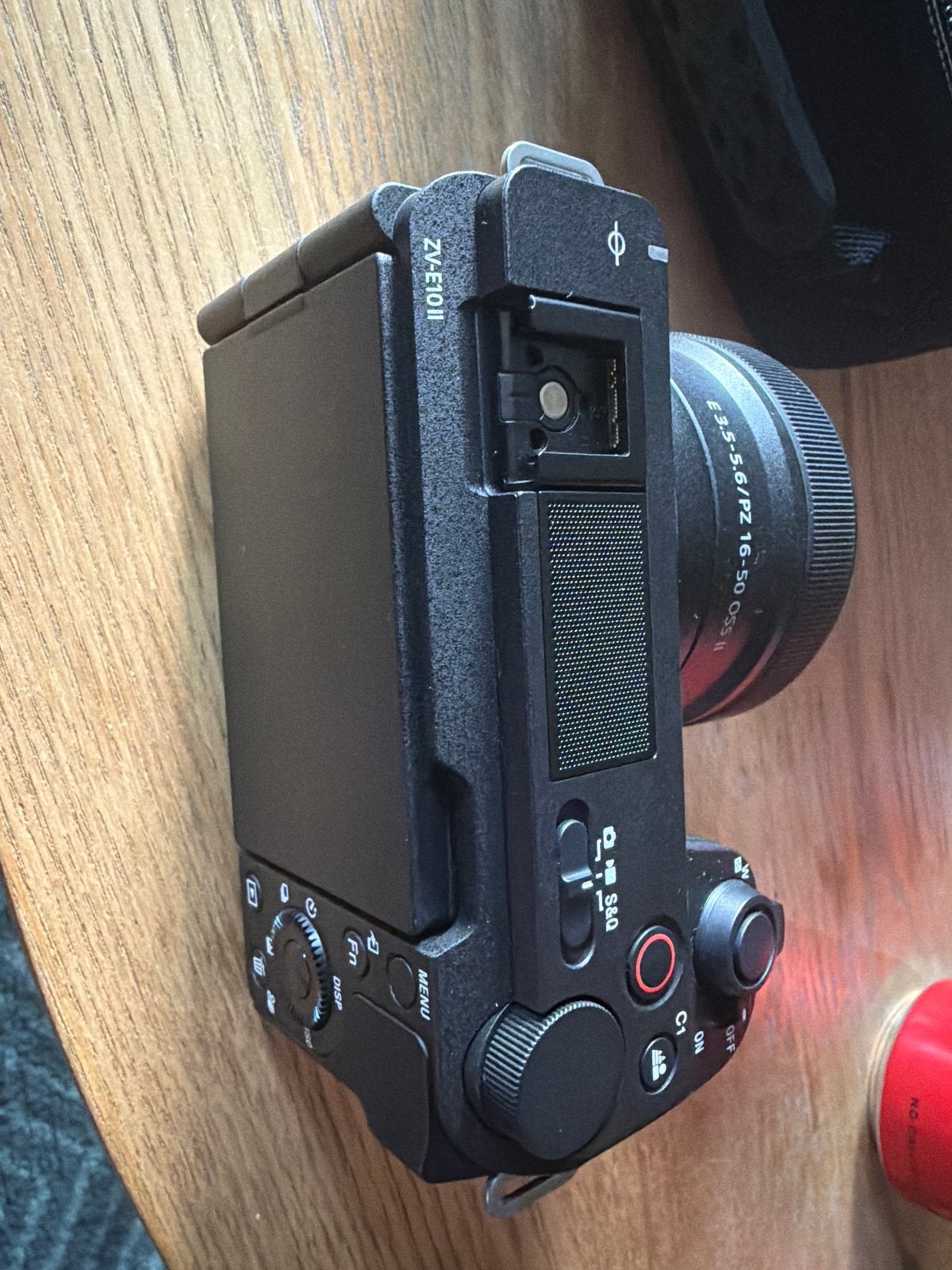 Sony ZV-E10 systeemcamera met 16-50mm lens en tas, Ophalen, Spiegelreflex, Zo goed als nieuw, Sony