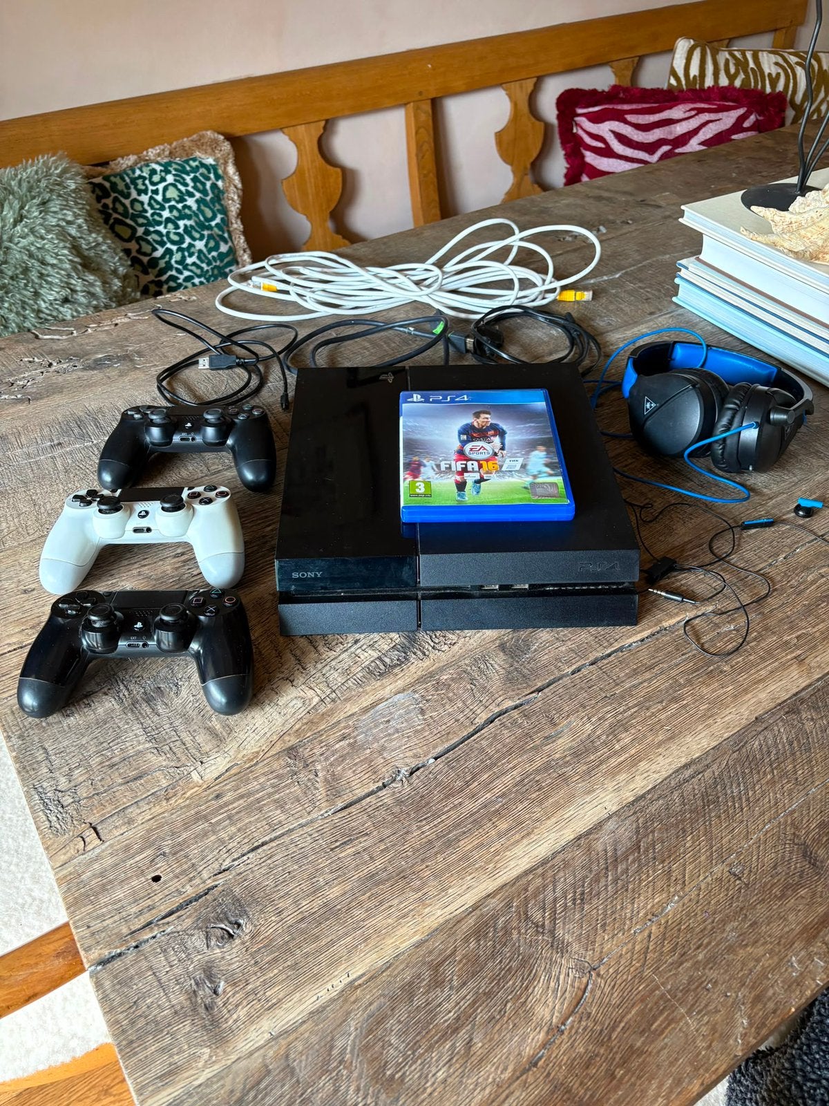 PlayStation 4 inclusief 3 controllers en headset, Verzenden, 1 TB, Original, Met 3 controllers of meer