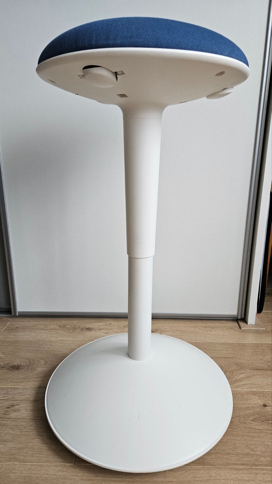In hoogte verstelbare ergonomische kruk, Ophalen, In hoogte verstelbaar, Zo goed als nieuw, Kunststof
