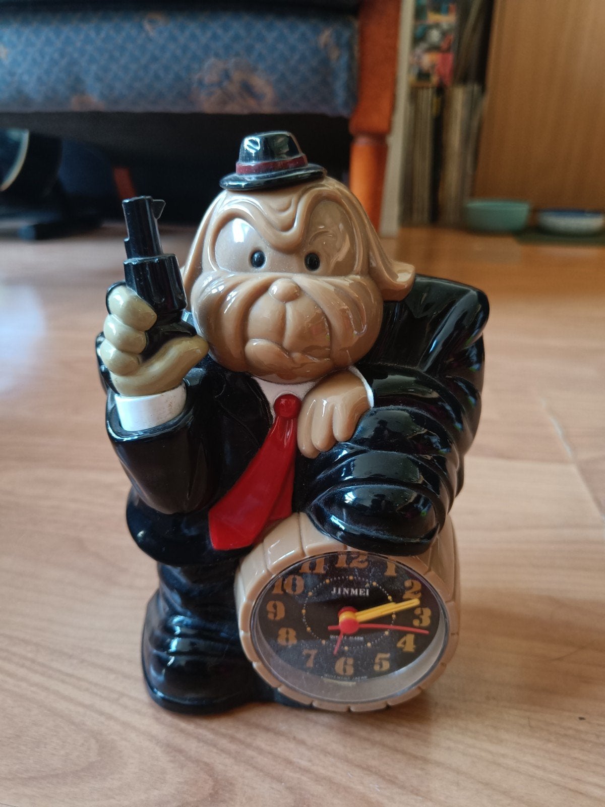 Vintage Wekker Hond met Pistool - Jinmei Quartz Alarm, Vintage, Analoog, Werkt op batterijen, Ophalen of Verzenden