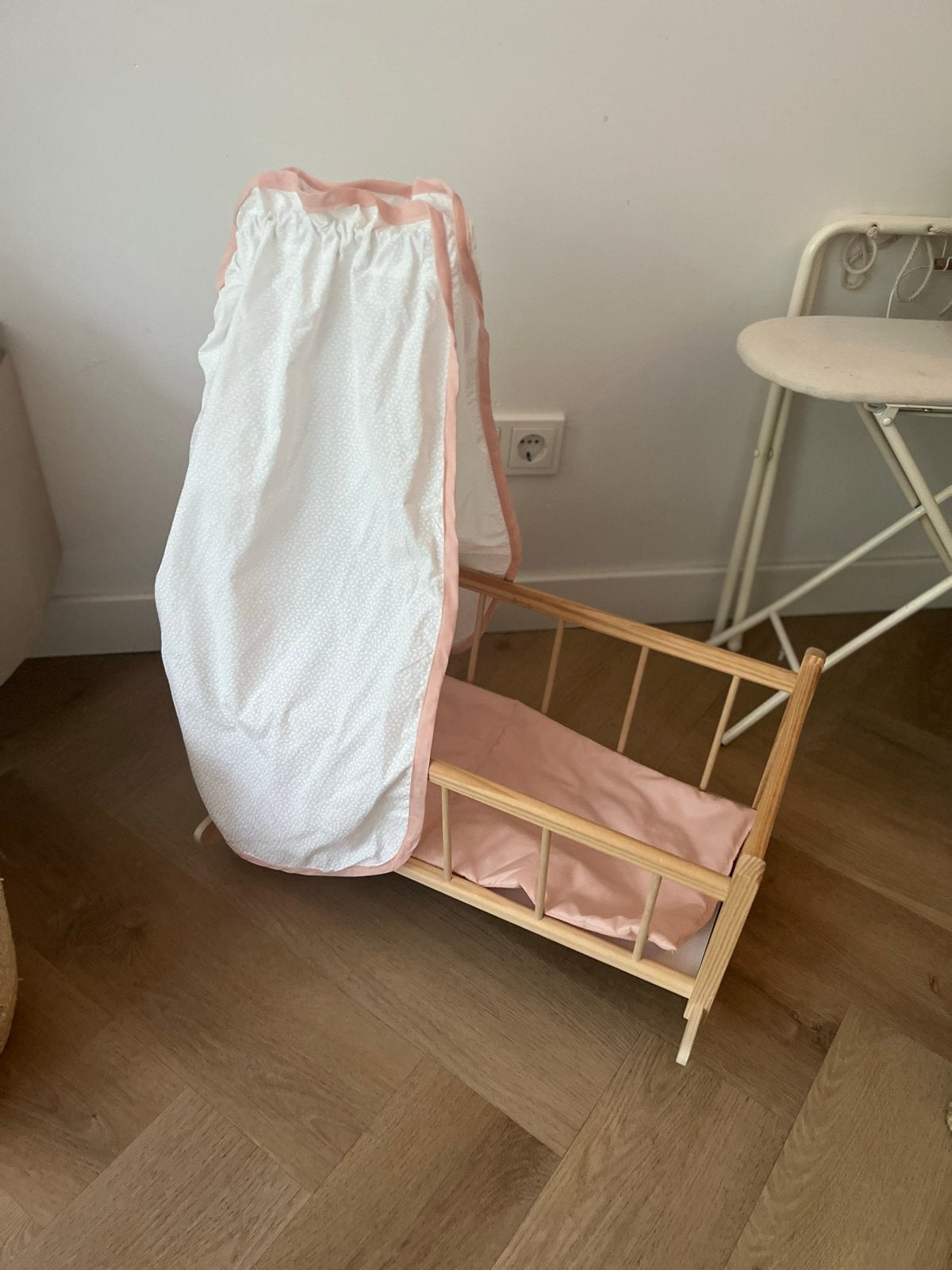 Houten poppenbedje Hawa - Zo goed als nieuw, Ophalen, Zo goed als nieuw, Overige typen